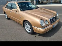 Gold Gebraucht 1996 Mercedes E300 Limousine | 2.200 €