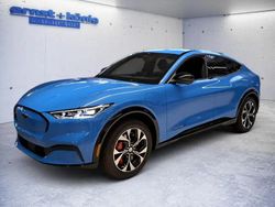 Grabber blue metallic Gebraucht 2023 Ford Mustang Mach-E Premium SUV | 51.990 € (Teuer)