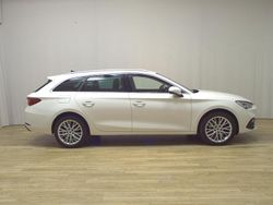 Weiss Gebraucht 2022 Seat Leon XCELLENCE Kombi | 14.580 € (Fairer Preis)