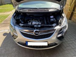 Silber Gebraucht 2015 Opel Zafira Van / Kleinbus | 12.500 € (Etwas zu teuer)
