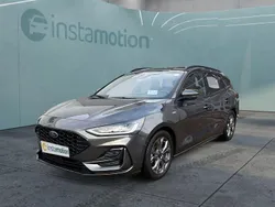 Grau Gebraucht 2023 Ford Focus Kombi | 21.649 € (Guter Preis)