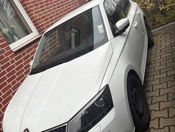 Weiß Gebraucht 2016 Skoda Fabia Limousine | 5.700 € (Fairer Preis)