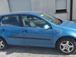Blau Gebraucht 2004 VW Golf V Kleinwagen | 1.750 € (Fairer Preis)