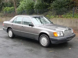 Grau Gebraucht 1987 Mercedes E260 Limousine | 8.950 €