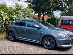 Grau Gebraucht 2011 Suzuki Kizashi Limousine | 7.099 € (Etwas zu teuer)