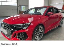 Tangorot (metallic) Gebraucht 2023 Audi RS3 Sportback Ambiente Kleinwagen | 58.950 € (Fairer Preis)
