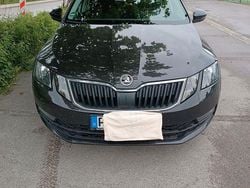Schwarz Gebraucht 2020 Skoda Octavia Tour Kombi | 14.300 € (Superpreis)