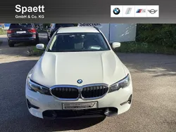 Alpinweiß uni Gebraucht 2021 BMW 320 Sport Line Kombi | 24.885 € (Etwas zu teuer)