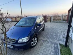 Blau Gebraucht 2003 Opel Zafira Van / Kleinbus | 2.750 € (Teuer)