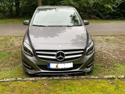 Grau Gebraucht 2016 Mercedes B180 Van / Kleinbus | 15.990 € (Guter Preis)