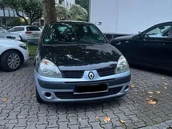 Schwarz Gebraucht 2004 Renault Clio II Kleinwagen | 700 € (Superpreis)