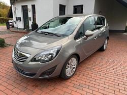 Grau Gebraucht 2011 Opel Meriva Color Edition Van / Kleinbus | 4.790 € (Guter Preis)