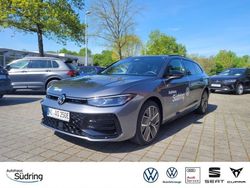 Diabasgrau / grenadillschwarz Gebraucht 2024 VW Passat R-line Kombi | 54.890 €