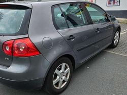 Silber Gebraucht 2004 VW Golf V Comfortline Limousine | 5.500 €