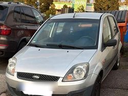 Grau Gebraucht 2006 Ford Fiesta Kleinwagen | 1.550 € (Fairer Preis)
