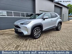Shimmering silver metallic Neu 2025 Toyota Yaris Cross SUV | 27.990 €