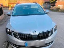 Grau Gebraucht 2017 Skoda Octavia Kombi | 8.800 € (Fairer Preis)