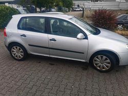 Silber Gebraucht 2006 VW Golf V Limousine | 1.100 €