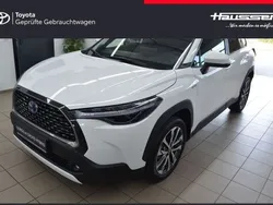 Weiß Neu 2024 Toyota Corolla Cross Team SUV | 35.940 € (Fairer Preis)