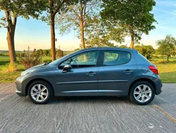 Grau Gebraucht 2009 Peugeot 207 Limousine | 2.900 € (Fairer Preis)
