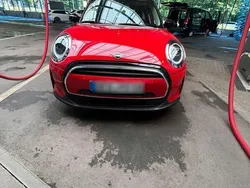 Rot Gebraucht 2023 Mini Cooper Kleinwagen | 25.390 €