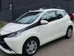 Solid white Gebraucht 2015 Toyota Aygo X-play Kleinwagen | 5.950 € (Guter Preis)