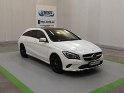 Weiß Gebraucht 2019 Mercedes CLA180 Shooting Brake Urban Kombi | 21.910 € (Fairer Preis)