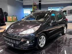 Schwarz Gebraucht 2012 Peugeot 207 Family Van / Kleinbus | 5.995 € (Teuer)