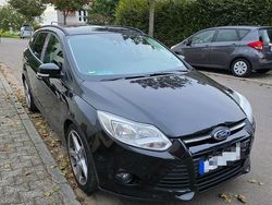 Schwarz Gebraucht 2012 Ford Focus Trend Kombi | 5.300 € (Etwas zu teuer)