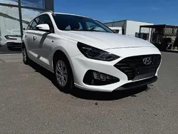 Weiss Gebraucht 2022 Hyundai i30 Select Kombi | 22.349 €