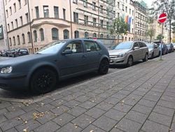 Grau Gebraucht 2002 VW Golf IV Kleinwagen | 2.400 € (Fairer Preis)