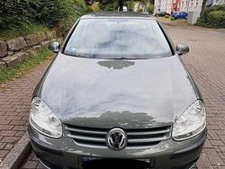 Grün Gebraucht 2005 VW Golf IV Trendline Kleinwagen | 2.500 € (Etwas zu teuer)