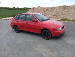 Rot Gebraucht 1997 Seat Cordoba Limousine | 450 €