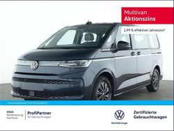 Blau (starlight blue (blau)) Gebraucht 2024 VW Multivan Style Van | 62.880 € (Teuer)