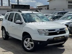Weiß Gebraucht 2012 Dacia Duster Prestige SUV | 7.998 € (Etwas zu teuer)
