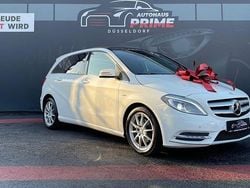 Weiß Gebraucht 2012 Mercedes B180 Edition 1 Van / Kleinbus | 10.390 € (Fairer Preis)