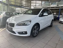 Weiß Gebraucht 2016 BMW 220 Active Tourer Sport Line Van / Kleinbus | 14.450 € (Fairer Preis)