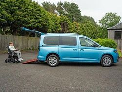 Blau Neu 2025 Ford Grand Tourneo Connect Titanium Van / Kleinbus | 46.999 €