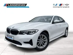 Weiß Gebraucht 2021 BMW 320e Advantage Limousine | 24.934 € (Fairer Preis)