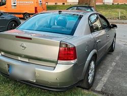 Grau Gebraucht 2003 Opel Vectra Limousine | 1.350 € (Fairer Preis)