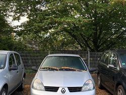 Silber Gebraucht 2009 Renault Clio II Kleinwagen | 2.500 €