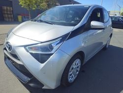 Silber Gebraucht 2020 Toyota Aygo X-play Kleinwagen | 10.710 € (Fairer Preis)