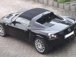 Schwarz Gebraucht 2003 Opel Speedster Cabrio | 15.000 €