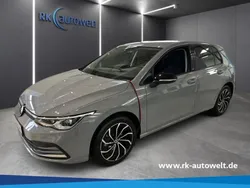Mondsteingrau Gebraucht 2023 VW Golf VIII Move Limousine | 27.990 € (Fairer Preis)