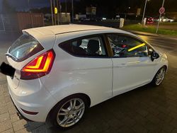 Weiß Gebraucht 2010 Ford Fiesta Trend Kleinwagen | 4.000 € (Fairer Preis)