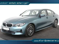 Blau (metallic) Gebraucht 2021 BMW 318 Luxury Line Limousine | 25.600 € (Fairer Preis)