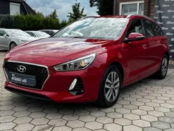 Rot Gebraucht 2017 Hyundai i30 Trend Kombi | 10.940 € (Fairer Preis)