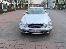 Silber Gebraucht 2005 Mercedes E220 Classic Limousine | 3.600 € (Fairer Preis)