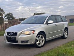 Silber Gebraucht 2010 Volvo V50 Momentum Kombi | 3.750 €