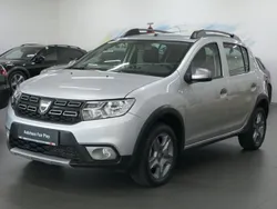 Platingrau met. Gebraucht 2017 Dacia Sandero Prestige Kleinwagen | 12.480 € (Etwas zu teuer)